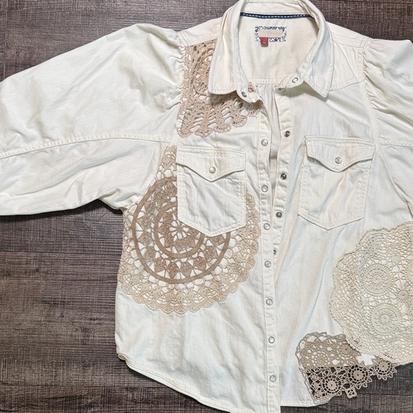 Anthropologie Pilcro Cream Puff-Sleeve Shirt Crochet Accents pearl Snaps 🫰 - Picture 3 of 11
